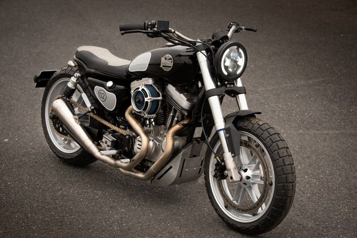 Harley-Davidson Sportster 1200 bergaya scrambler yang apik
