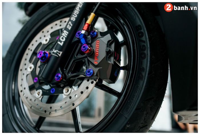 Kaki depannya mendapatkan full upgrade