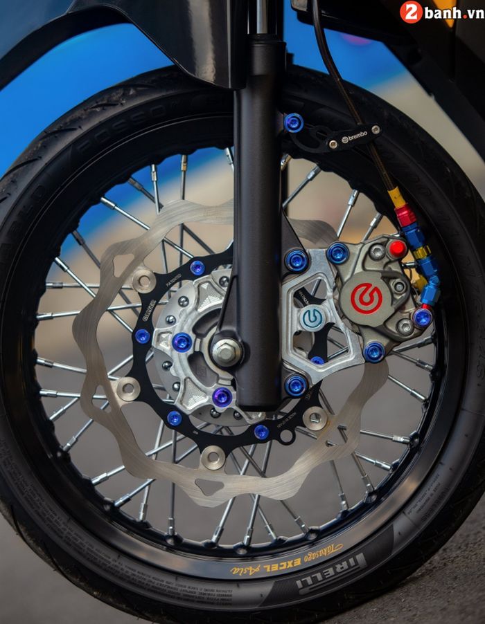 Peleknya diganti model jari-jari dan memakai pengereman sangar