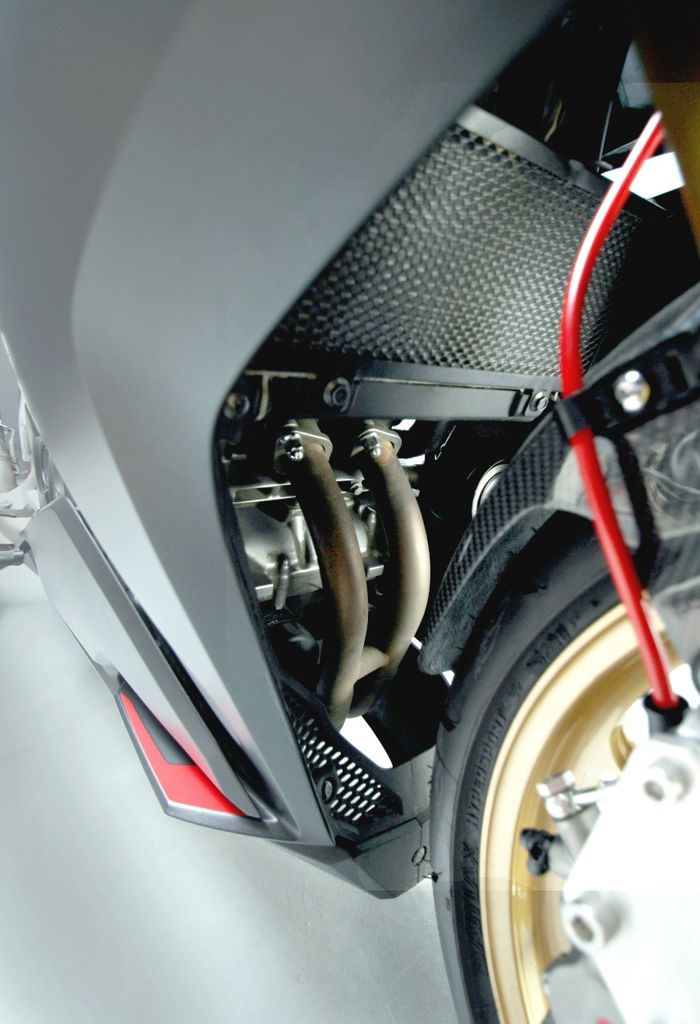 Kalau pakai cover radiator, jangan yang terlalu menghalangi angin agar radiator tetap adem