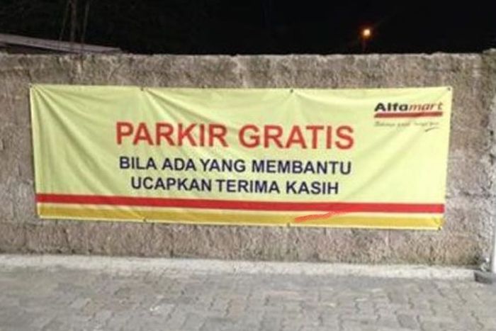 Viral banner juru parkir liar di minimarket bisa sampai dilaporkan ke polisi, ternyata penghasilannya Rp 100-200 ribu per hari.