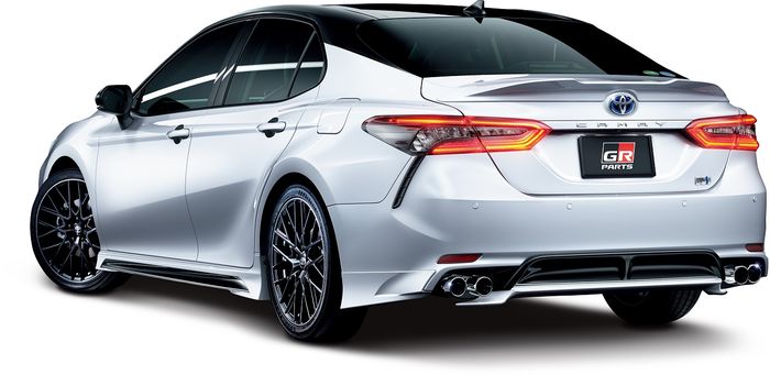 Tampilan belakang Toyota Camry facelift hasil garapan Gazoo Racing