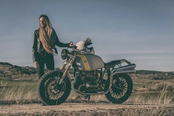 BMW R65 scrambler yang tampil mempesona