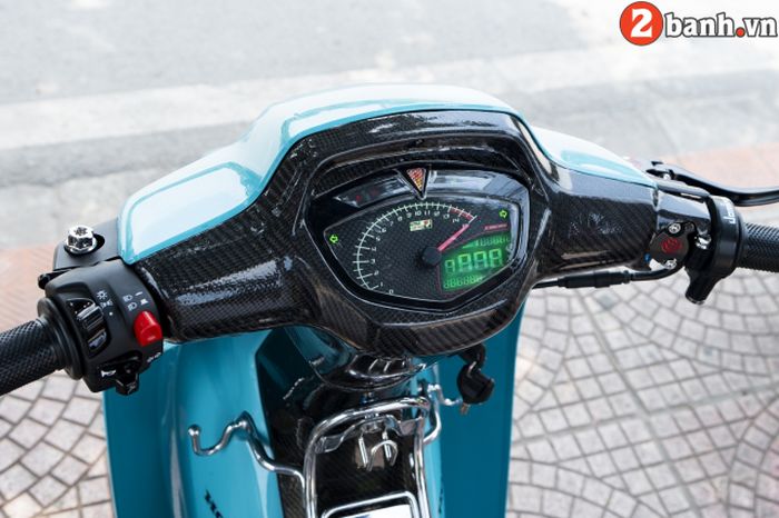 Panel speedometer diganti dengan produk Uma Racing