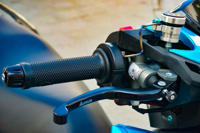 Master rem dan tuas rem belakang diganti dengan produk Adelin