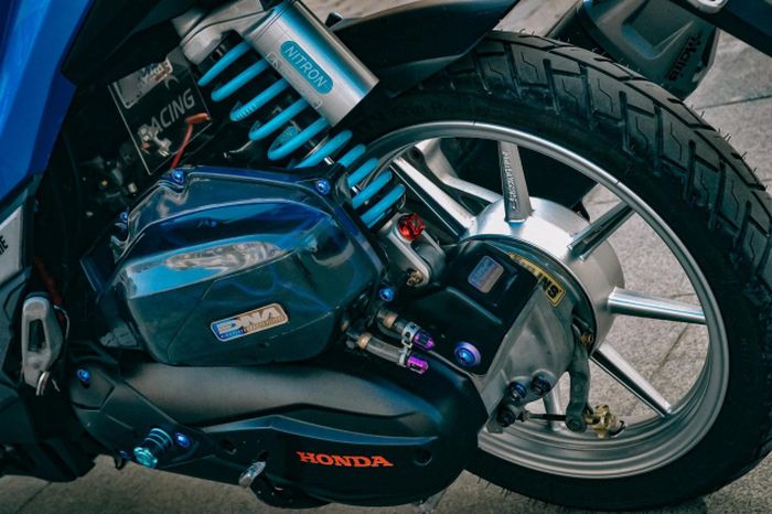 Suspensi belakang diganti dengan shock Nitron