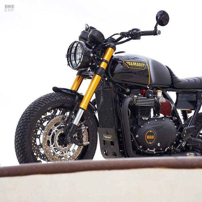 headlamp dan panel instrumen masih mengandalkan bawaan aslinya