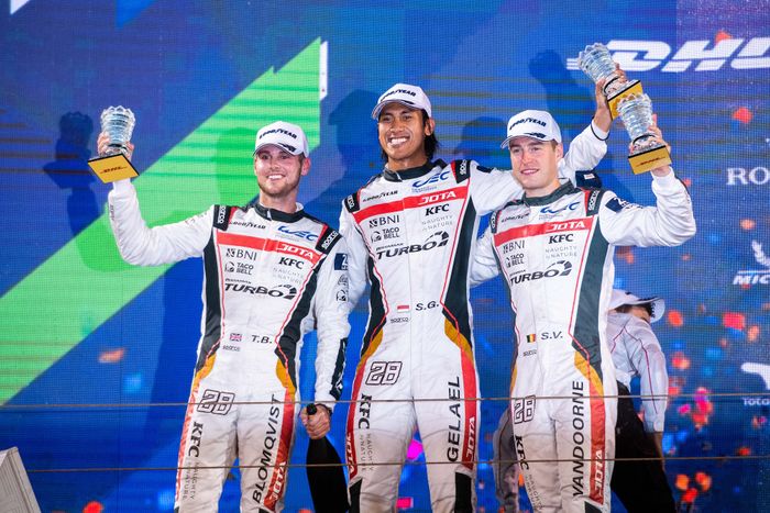 Sempat disundul sampai melintir, Sean Gelael dan Tim JOTA Sport tetap sukses naik podium kedua di 6 Hours of Bahrain.