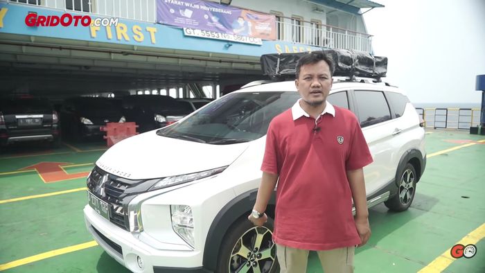 Salah satu host sekaligus Editor GridOto, Achmad Suhendra mencicipi kapal ferry eksekutif yang beroperasi di Pelabuhan Merak, Banten.