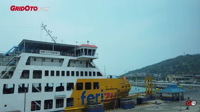 Salah satu kapal ferry eksekutif yang beroperasi di Pelabuhan Merak.