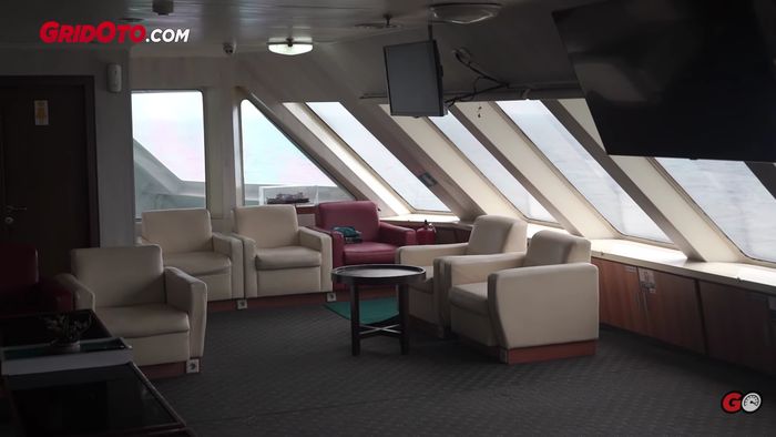 Fasilitas ruang VVIP yang tersedia di kapal ferry eksekutif.