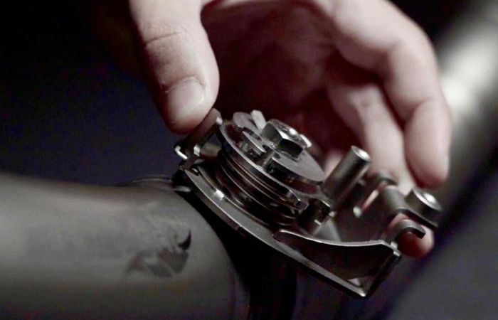 Knalpot motor MotoGP dengan sistem aktif alias menggunakan mekanis buka-tutup klep