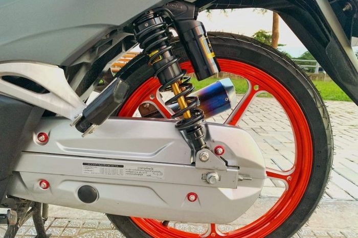 Suspensi belakang diganti dengan shock RCB