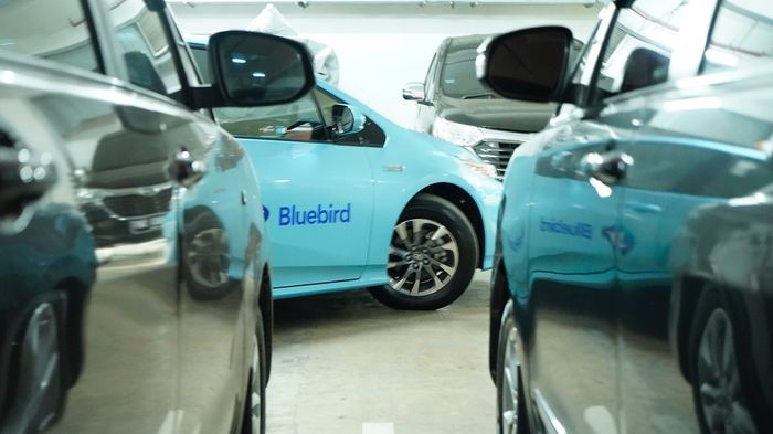 Toyota Prius PHEV yang diduga akan menjadi armada terbaru Bluebird.