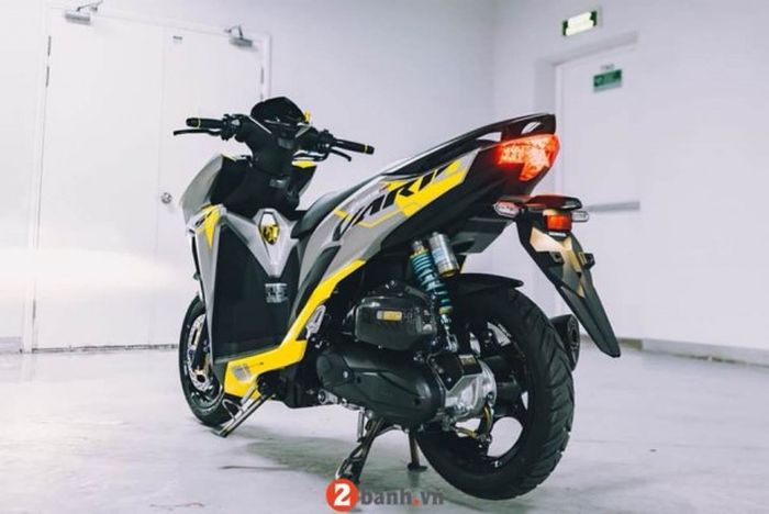 Suspensi belakang mengandalkan shock Nitron