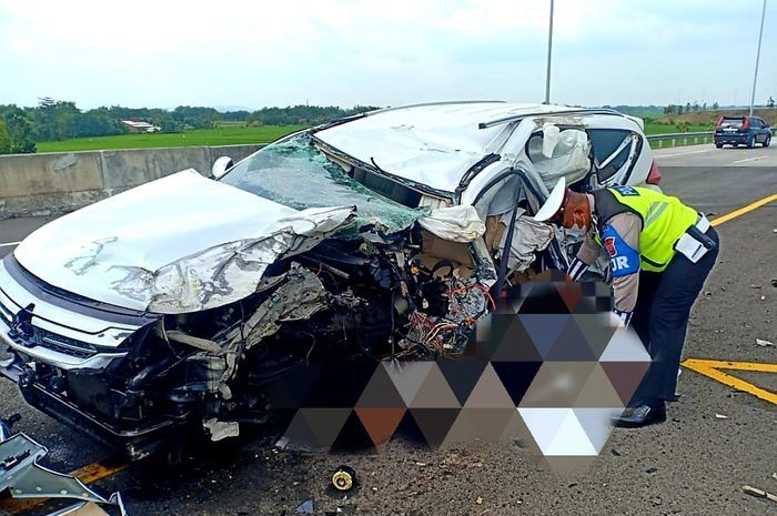 Kondisi Mitsubishi Pajero Sport Vanessa Angel berakhir ringsek setelah kecelakaan di ruas tol Jombang-Mojokerto