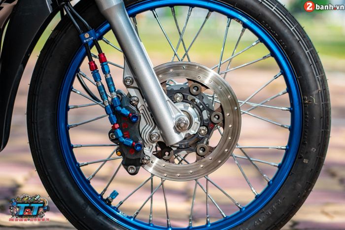 Kaki-kakinya mendapatkan pelek Akront dan pengereman istimewa