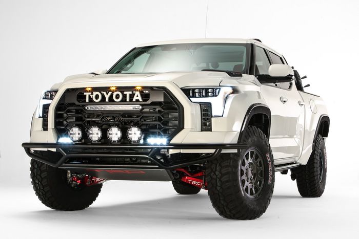 Toyota pamerkan duet modifikasi Toyota Tundra di ajang SEMA Show 2021