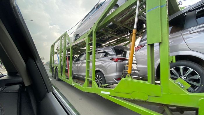 Penampakan Toyota Avanza Facelift di tol Ir Wiyoto Wiyono, Jakarta