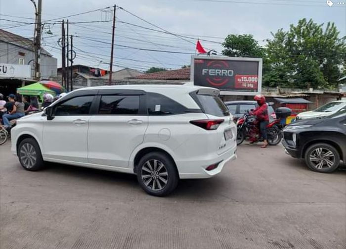 Toyota Avanza generasi terbaru tampil vulgar berseliweran di jalan tanpa tertutup kamuflase.