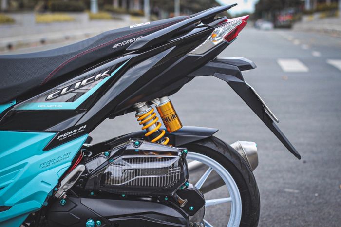 Suspensinya belakang diganti dengan shock Ohlins