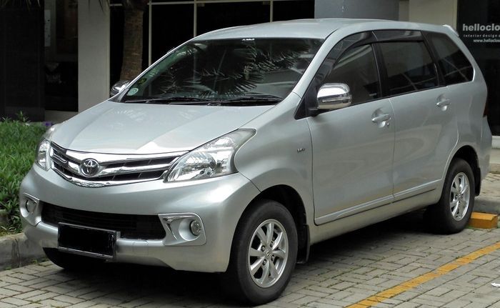 Toyota Avanza generasi kedua diluncurkan pada 2011 