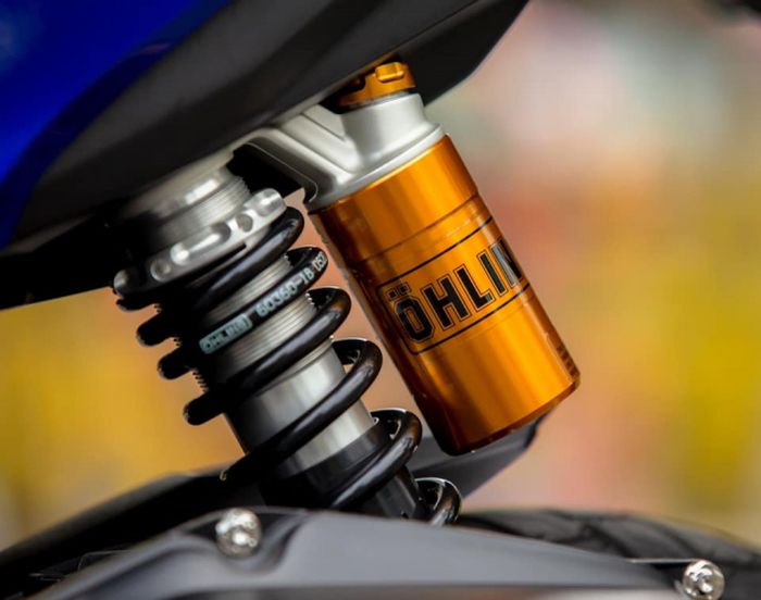 Suspensi belakang diganti dengan shock Ohlins
