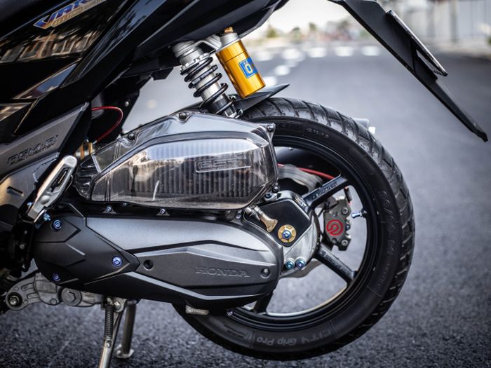 Suspensi belakang diganti dengan produk Ohlins