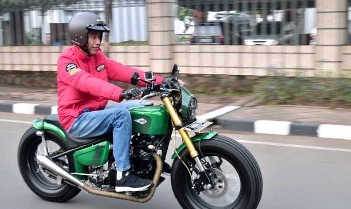 Motor Jokowi bergaya bobber, sebelumnya mengadopsi style tracker