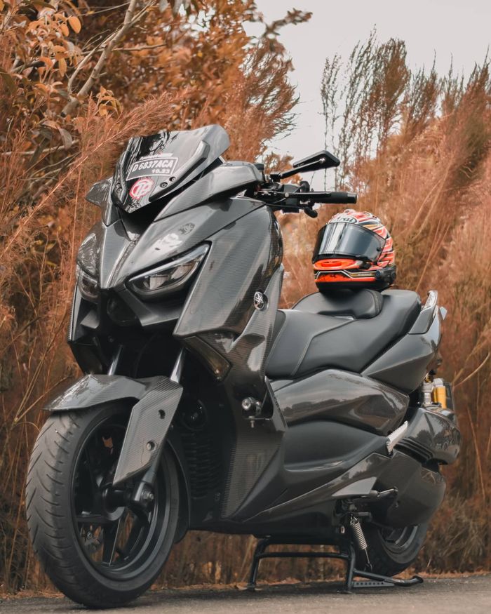 Yamaha XMAX garang berbodi full karbon kevlar