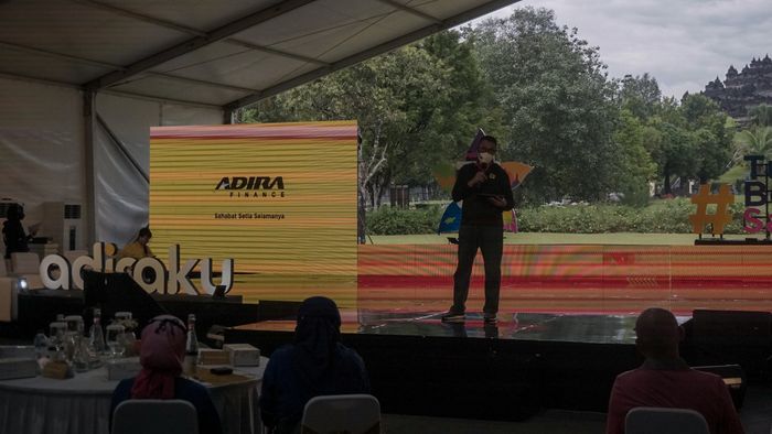 Direktur Utama Adira Finance, Hafid Hadeli saat press conference di Candi Borobudur, Magelang, Jawa Tengah, Jumat (12/11/2021).