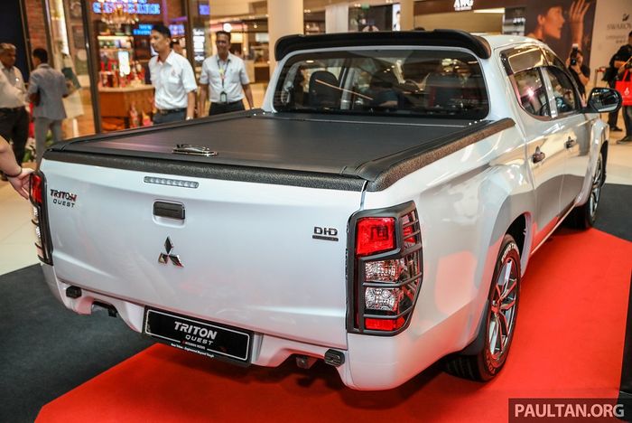 Cover bak dan spoiler atap di Mitsubishi Triton Quest