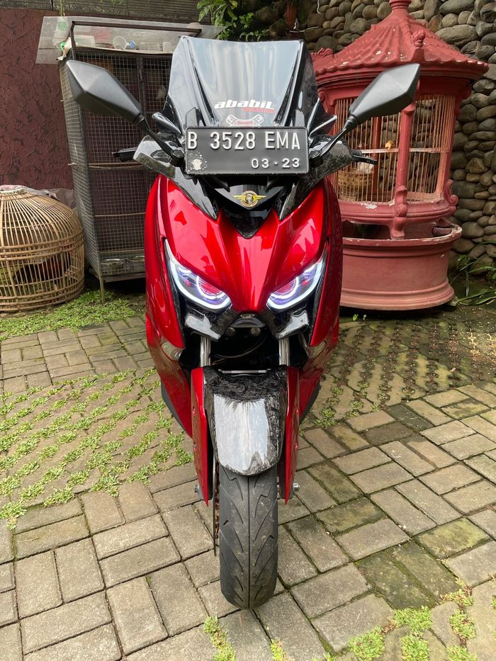 Yamaha XMAX bro Dani garang dengan headlamp custom plus karbon kevlar forged