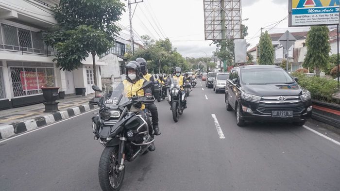 Touring Adira Finance mengelilingi Magelang, Jawa Tengah.