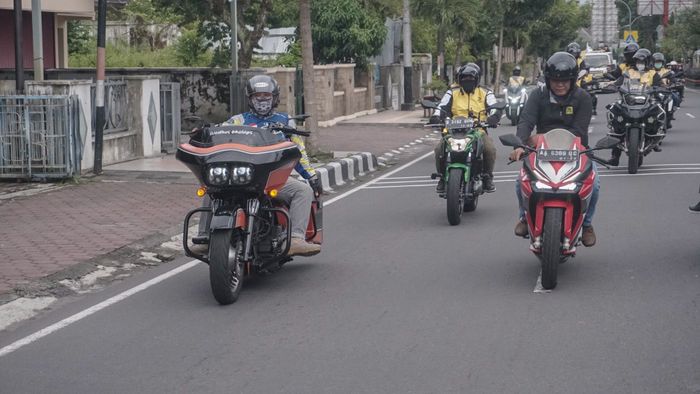 Touring Adira Finance keliling Magelang, Jawa Tengah.
