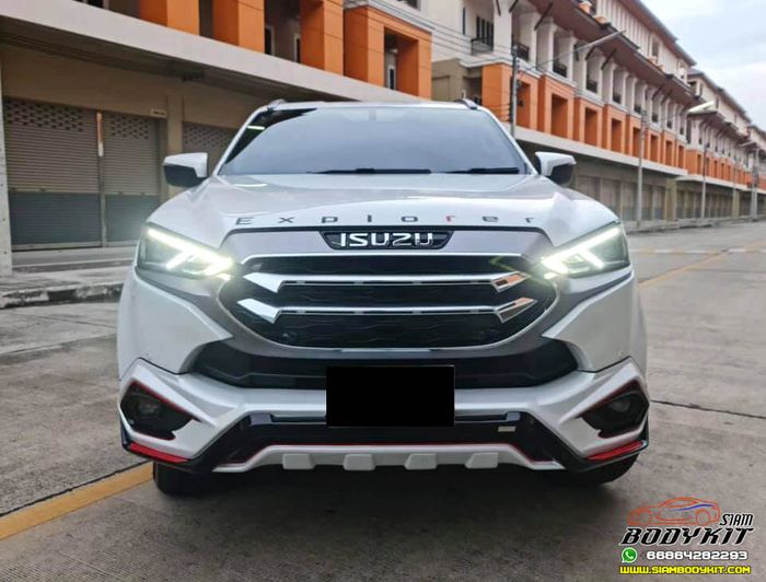 Tampilan depan modifikasi Isuzu MU-X baru garapan Siam Bodykit, Thailand