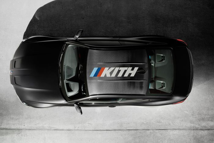 Atap karbon fiber BMW M4 Competition X KITH