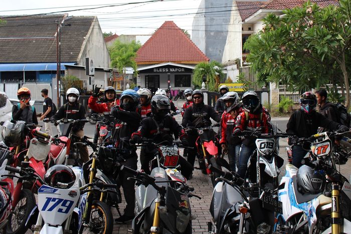 Supermoto Indonesia gelar Munas ketiga, ratusan peserta touring jauh demi silaturahmi dan pilih ketua umum baru.