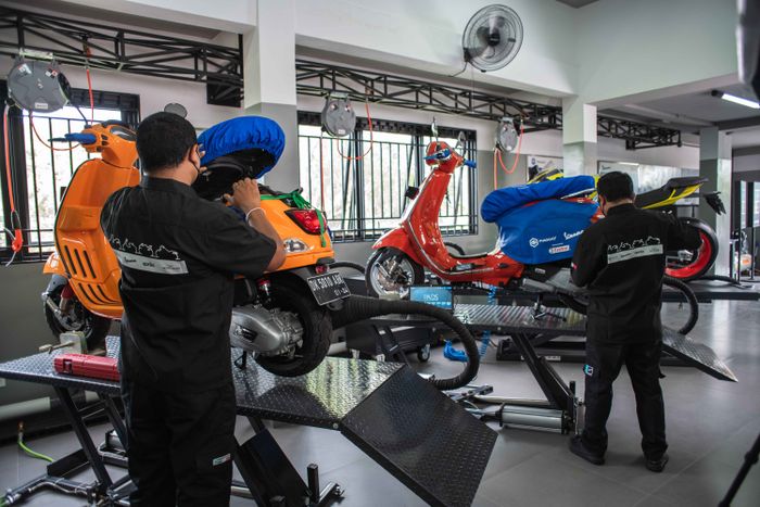 Area bengkel di Dealer Premium Motoplex Udayana Satya Laksana Bali