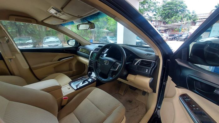 Interior Toyota Camry 2.5 G AT 2015 eks Golden Bird