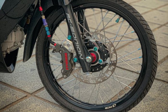 Kaki-kakinya mendapatkan pelek baru dan pengereman berkaliper Frando