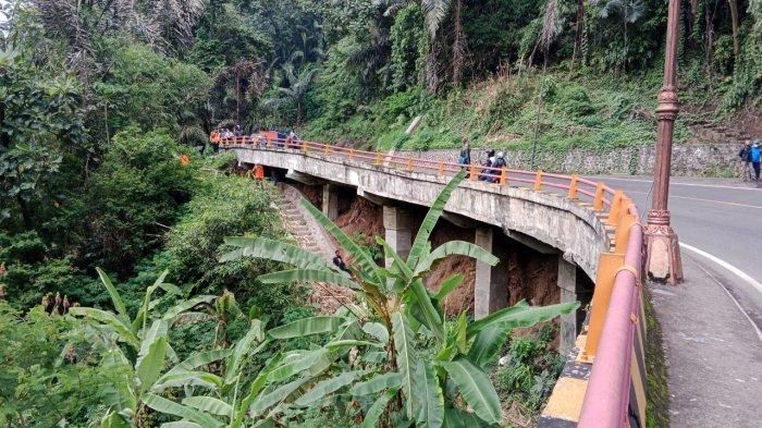 Jembatan di kawasan Cadas Pangeran, Sumedang, Jawa Barat yang menjadi titik Yana Supriatna hilang misterius