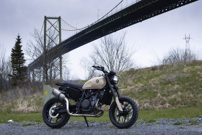 KTM Duke 690 scrambler yang tampil rupawan