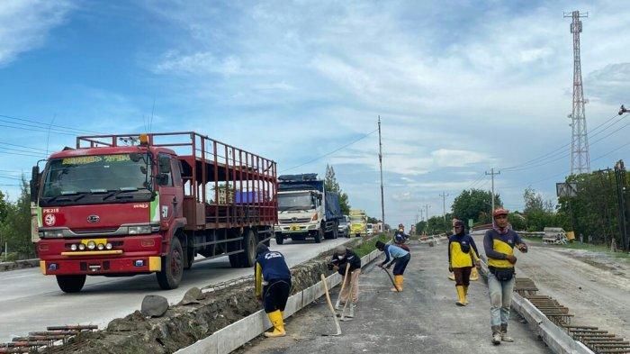 Perbaikan jalur panturan wilayah Suradadi, kabupaten Tegal, Jateng, (16/11/21)