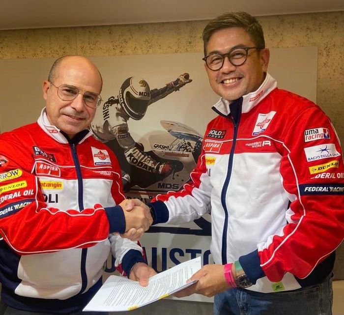 Patrick Adhiatmajda dan Carlo Merlini dari Gresini Racing jalin kesepakatan kerja sama di MotoGP 2022