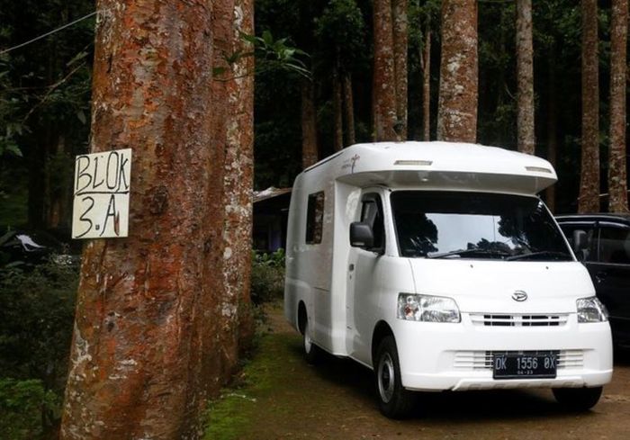 Daihatsu Gran Max Campervan saat diajak camping