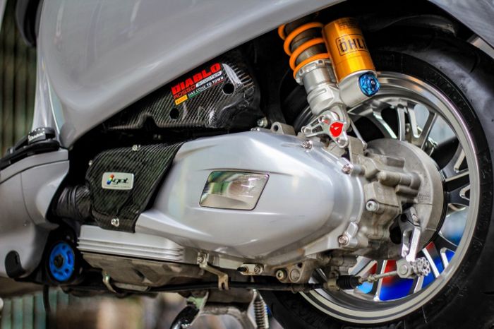 Suspensi belakang diganti dengan shock Ohlins