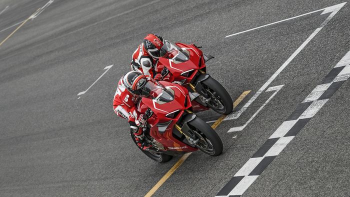 Ducati Panigale V4 R memiliki power hingga 221 dk