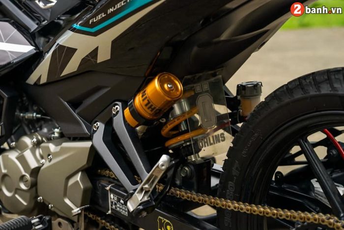 Suspensi belakang diganti dengan shock Ohlins