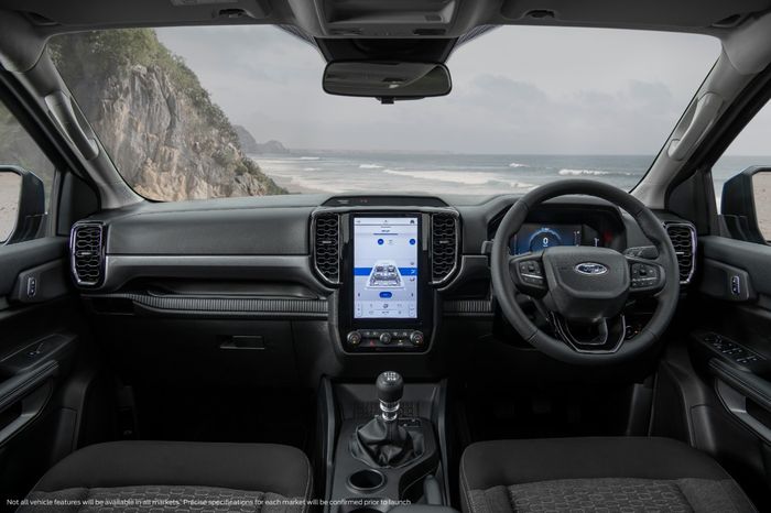 Interior Ford Ranger XLT manual generasi terbaru.